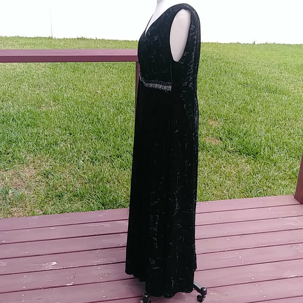 Addition Elle Dress. - Picture 4 of 8